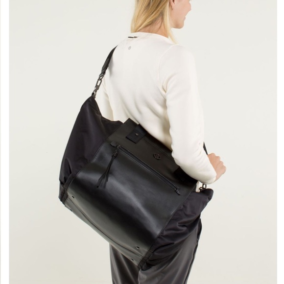 Lululemon Carry Me Om Gym Laptop Tote Concrete/Black - Picture 16 of 16